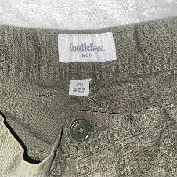 muddy green goodfellow cargo utility shorts w/ pockets. 🐊 - Picture 3 of 3